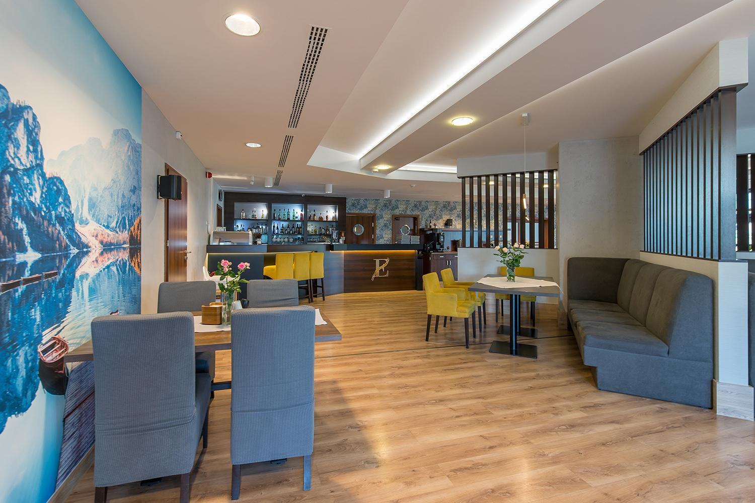 Hotel Esperanto Świdnica Kültér fotó